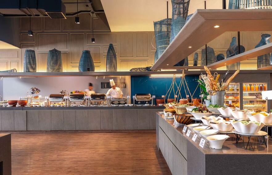International Lunch Buffet at Bistro 4 at Centra by Centara Government Complex Hotel & Convention Centre Chaeng Watthana