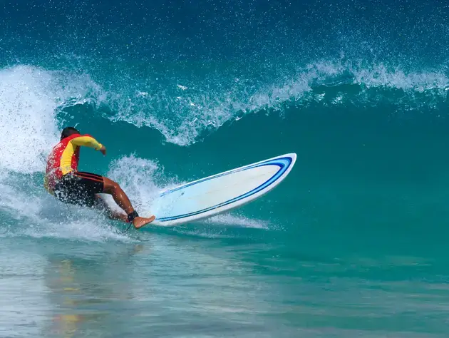 The five best beaches for surfing in Phuket