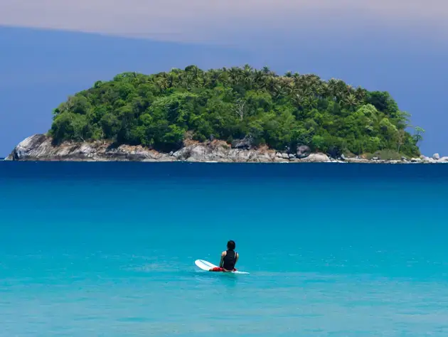 The five best beaches for surfing in Phuket