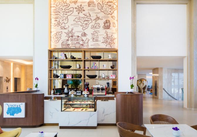 Vistas Lobby Bar