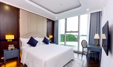 Centara Hotel and Residences Van Don