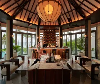 Experience luxury and style at Centara Reserve Samui with this guide to 5 essential items to bring with you. From the best pair of stylish shades to protect your eyes from the sun, to swimwear, books and accessories. Whether you're lounging by the pool, dining at the resort's chic beachfront restaurant, or exploring the island, these items will help you look and feel your best while you're living it up in Samui.