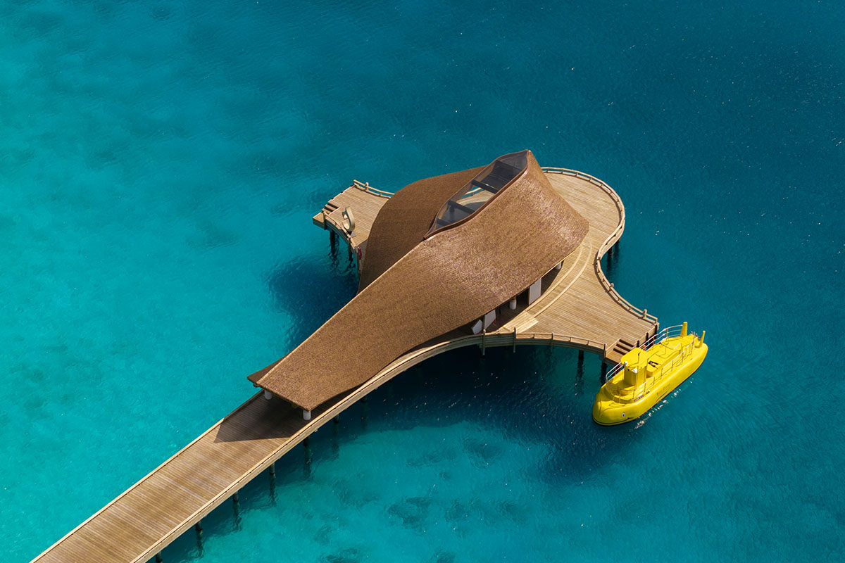 How does Centara Maldives contribute to nature conservation?