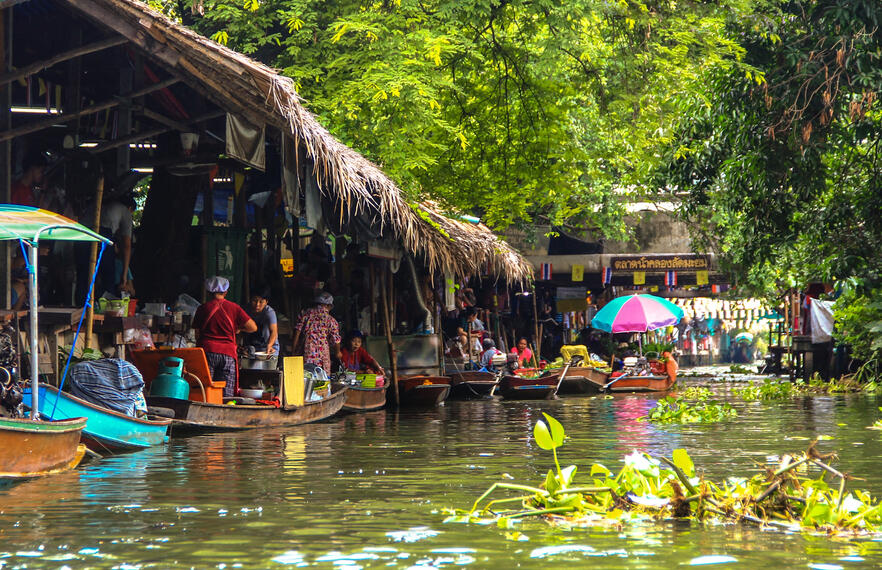An unforgeable culinary experience: Floating markets in Thailand