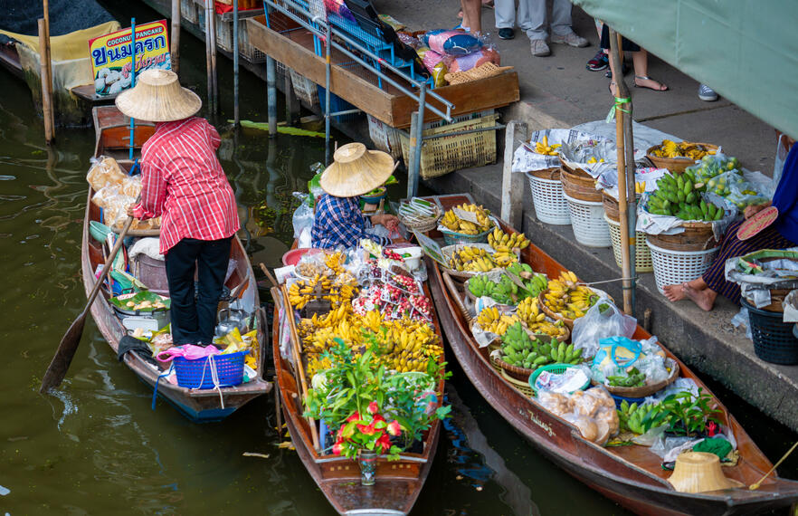 An unforgeable culinary experience: Floating markets in Thailand
