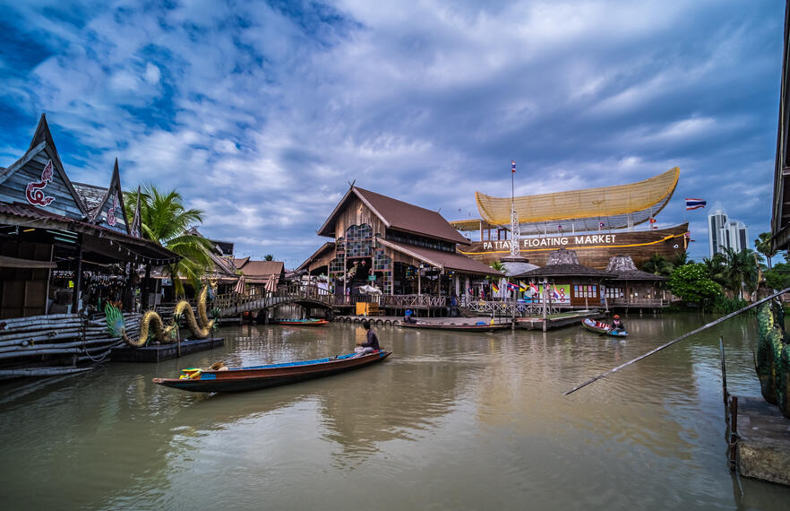 An unforgeable culinary experience: Floating markets in Thailand
