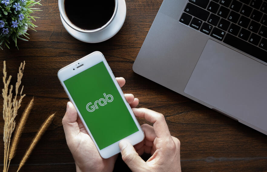12 Travel Apps to Make Your Next Trip Easier and More Fun